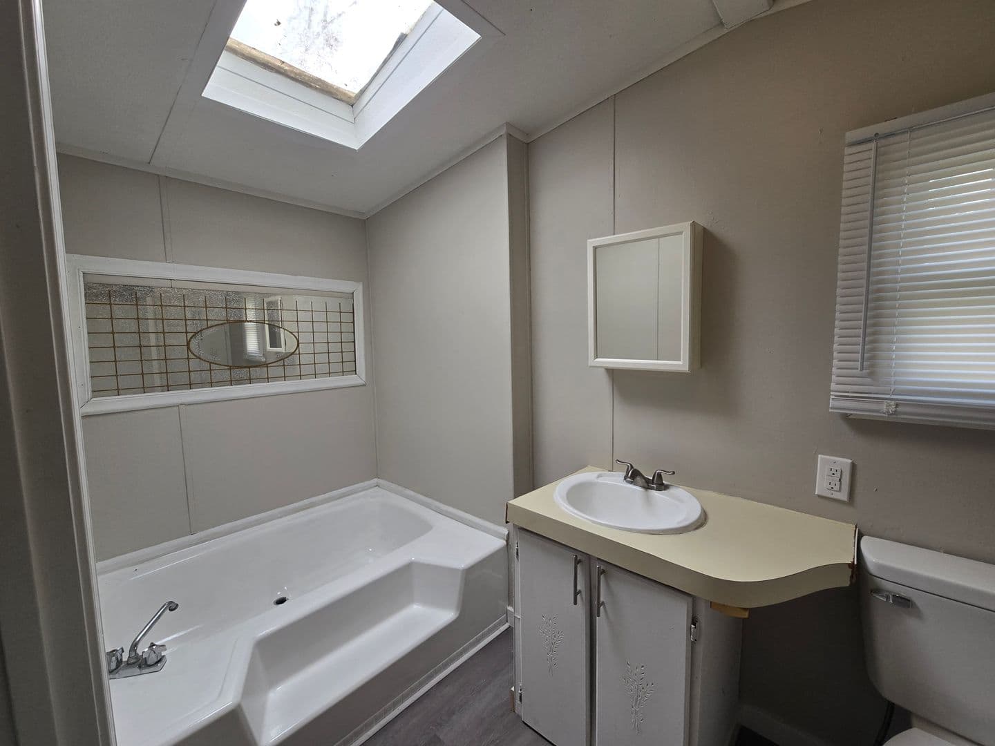 Warrenton Apartment: 1194 Juniper Drive