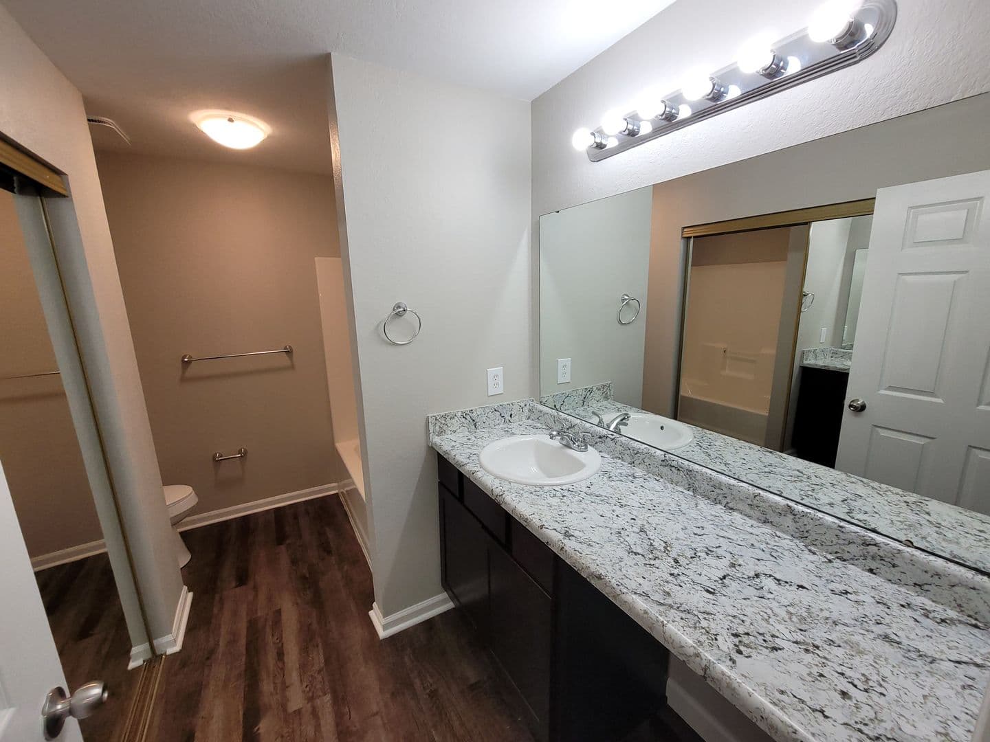 Warrenton Apartment: 1044 Hawthorne Village Drive