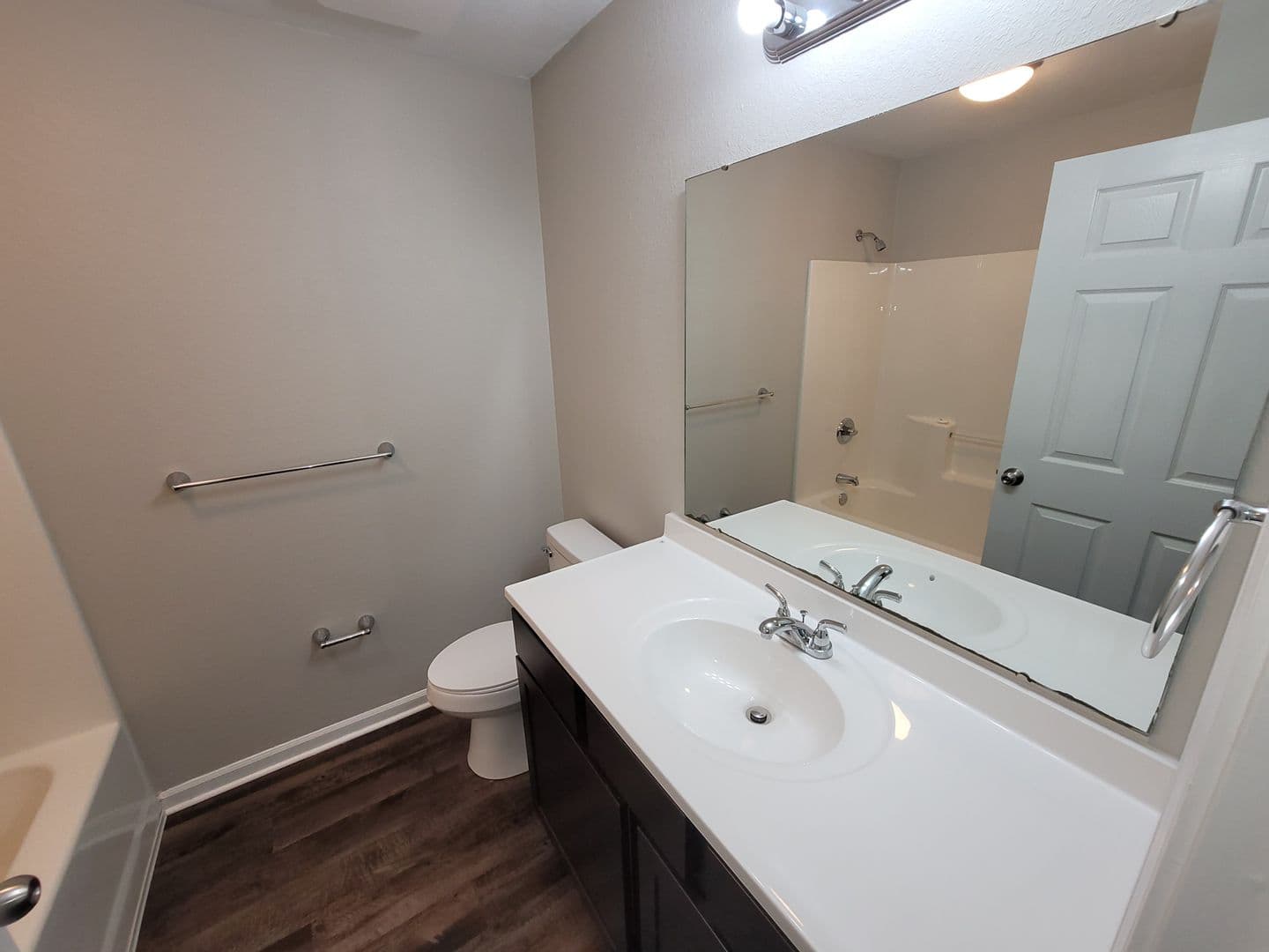 Warrenton Apartment: 1044 Hawthorne Village Drive