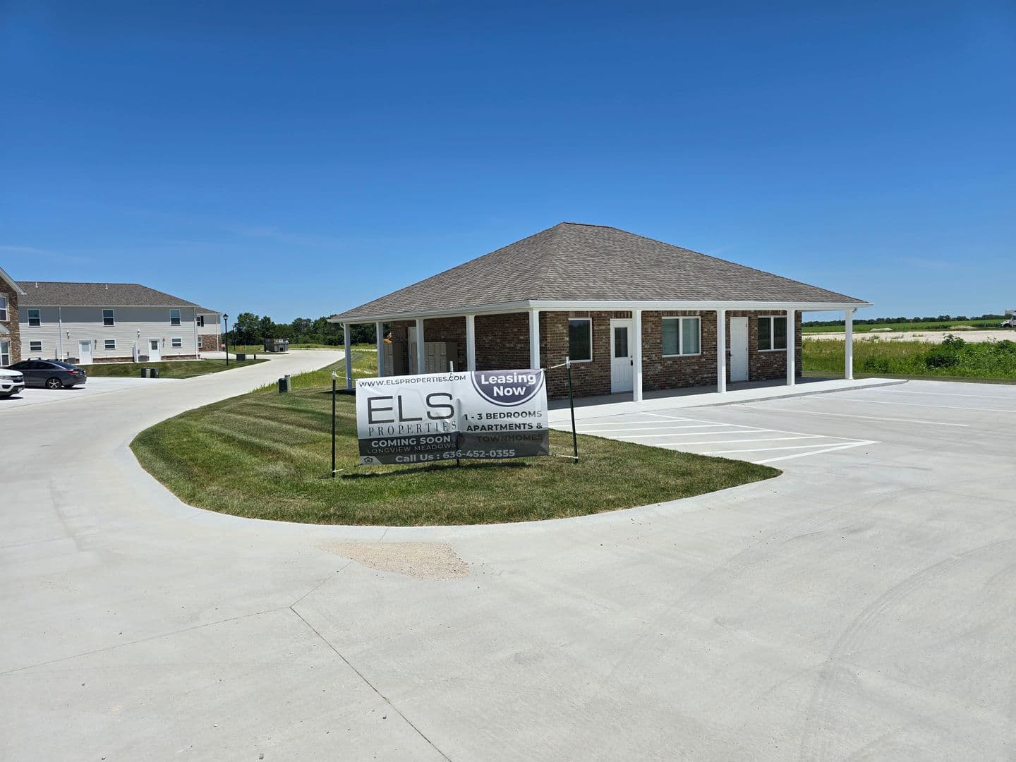 Montgomery City Apartment: 2 Longview Circle