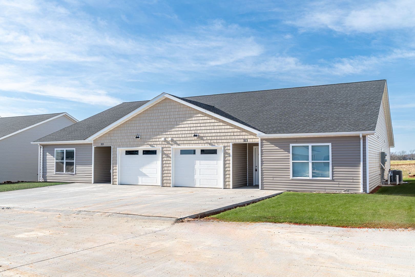 Farmington Apartment: 100 Roper Loop