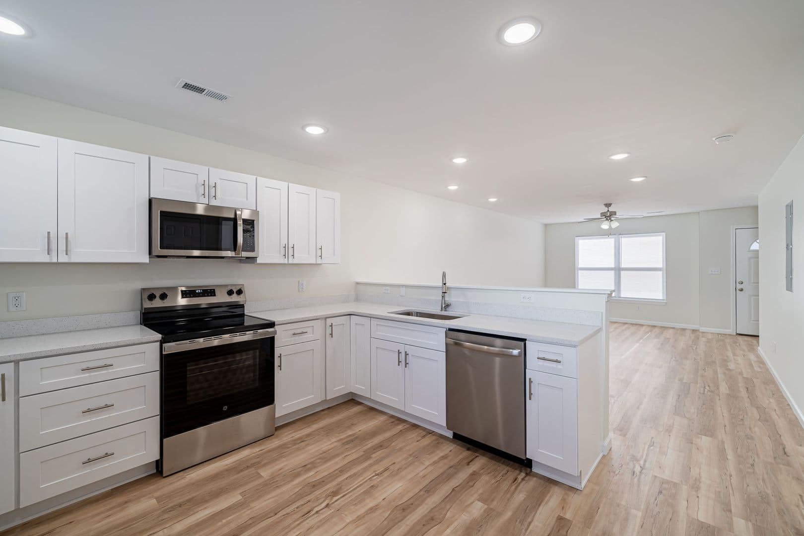 Farmington Apartment: 100 Roper Loop