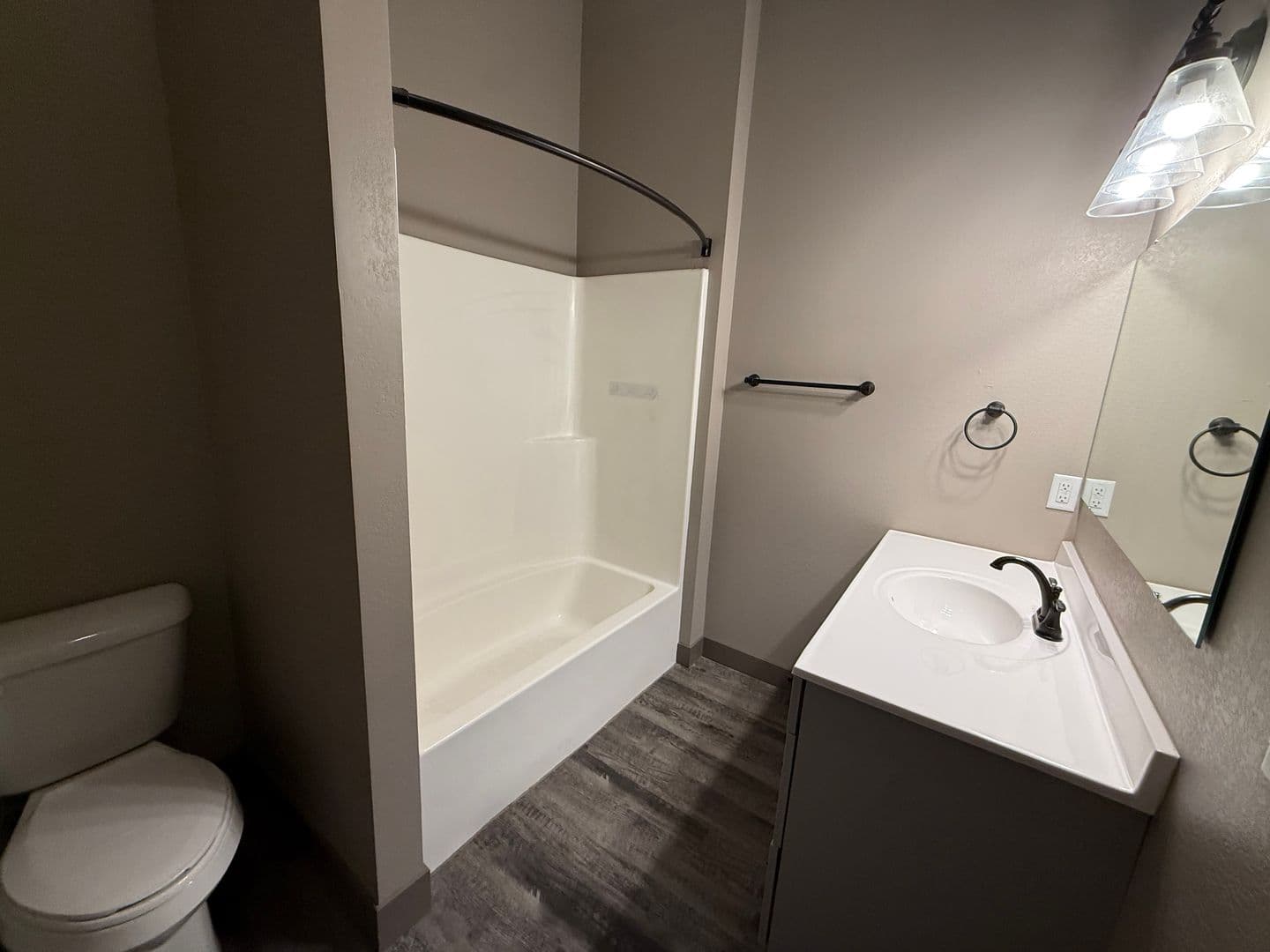 Washington Apartment: 700 W. 2nd Street