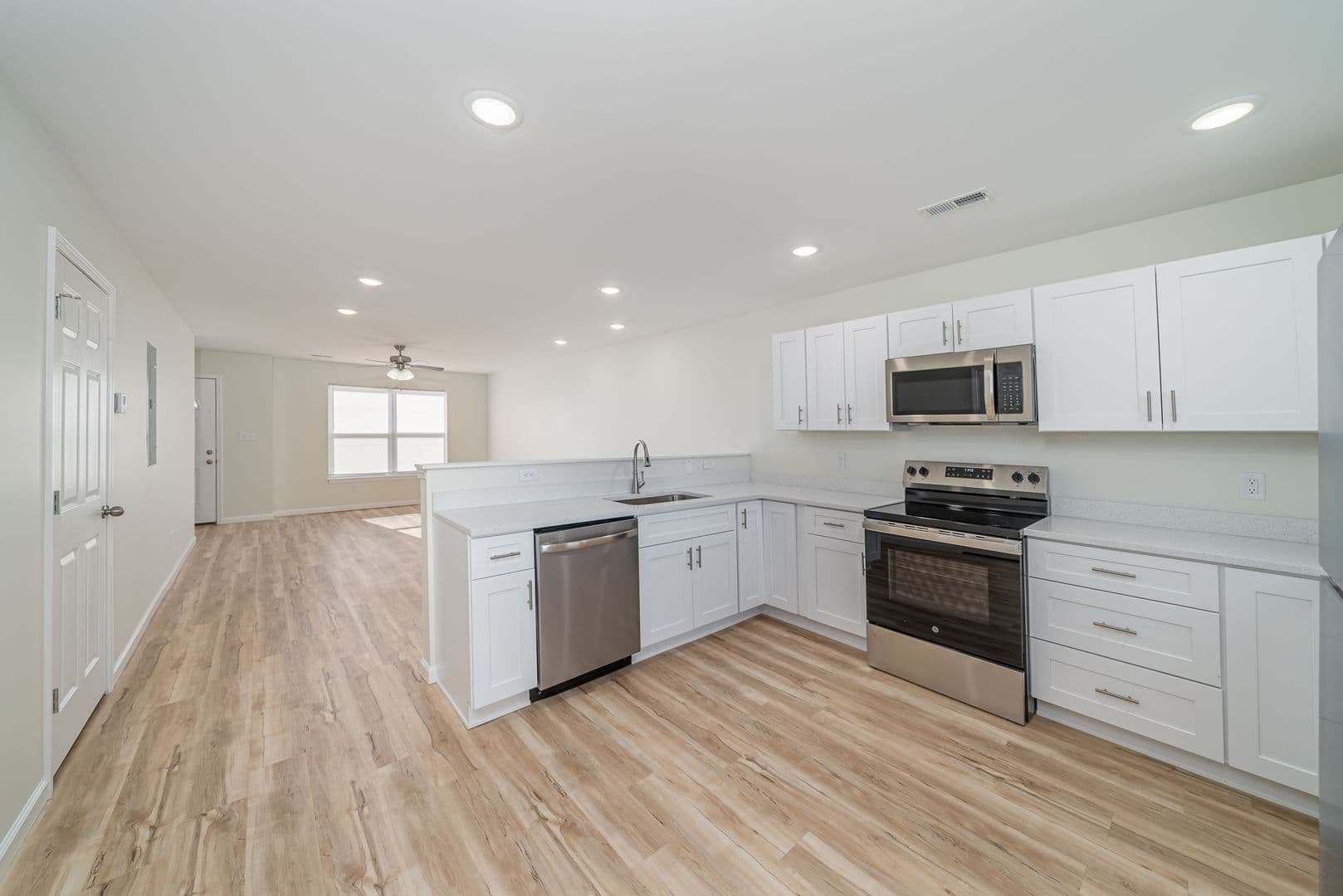 Farmington Apartment: 100 Roper Loop