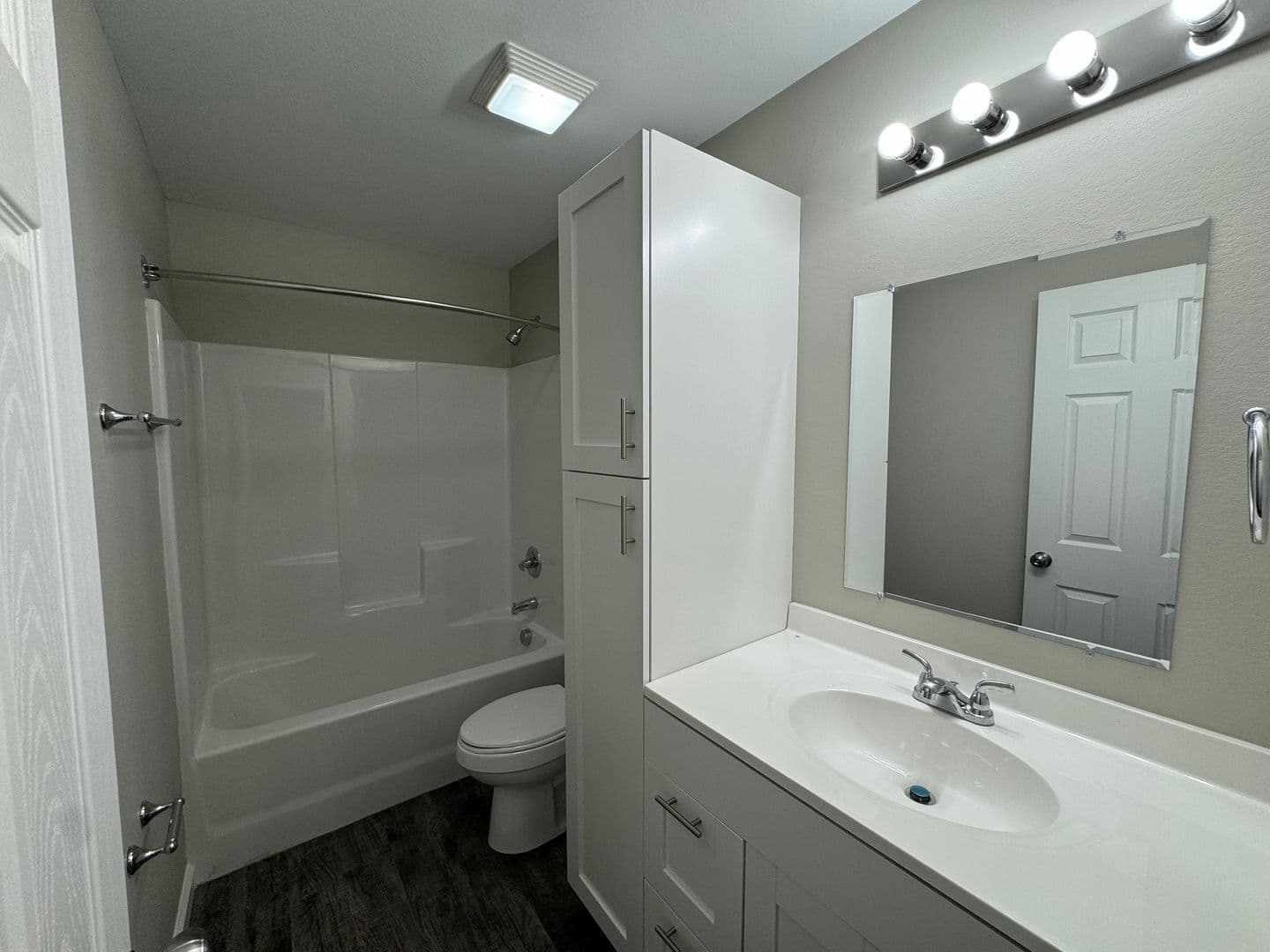 Warrenton Apartment: 16901 Cattail Bottoms Drive