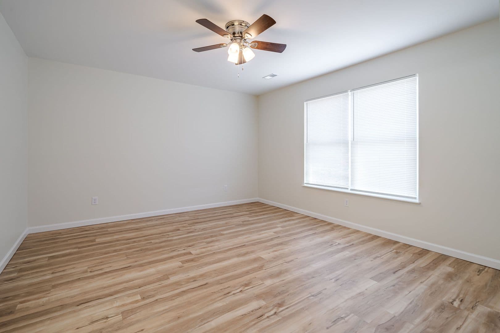 Farmington Apartment: 100 Roper Loop