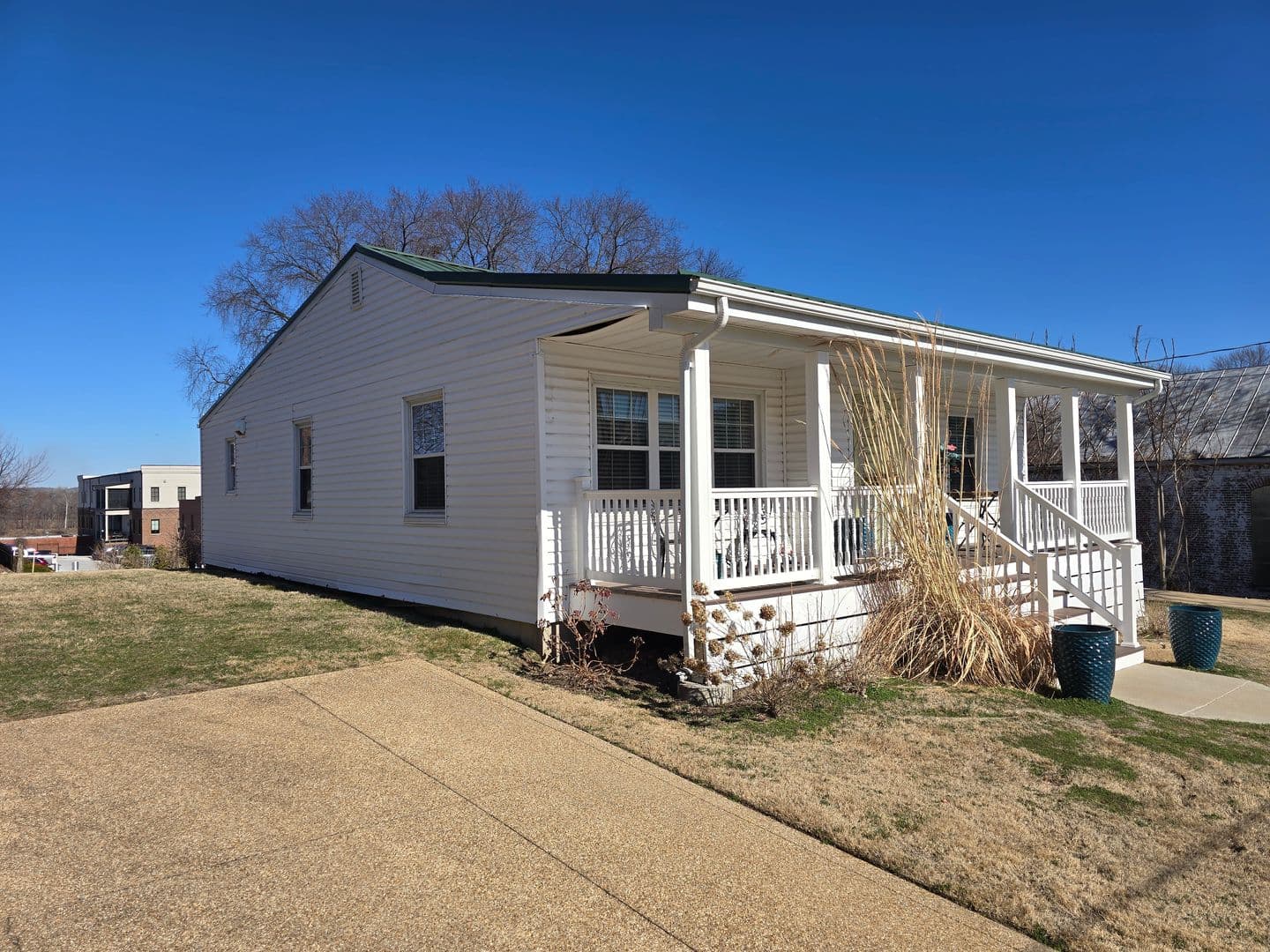 Washington House: 15 E Second Street