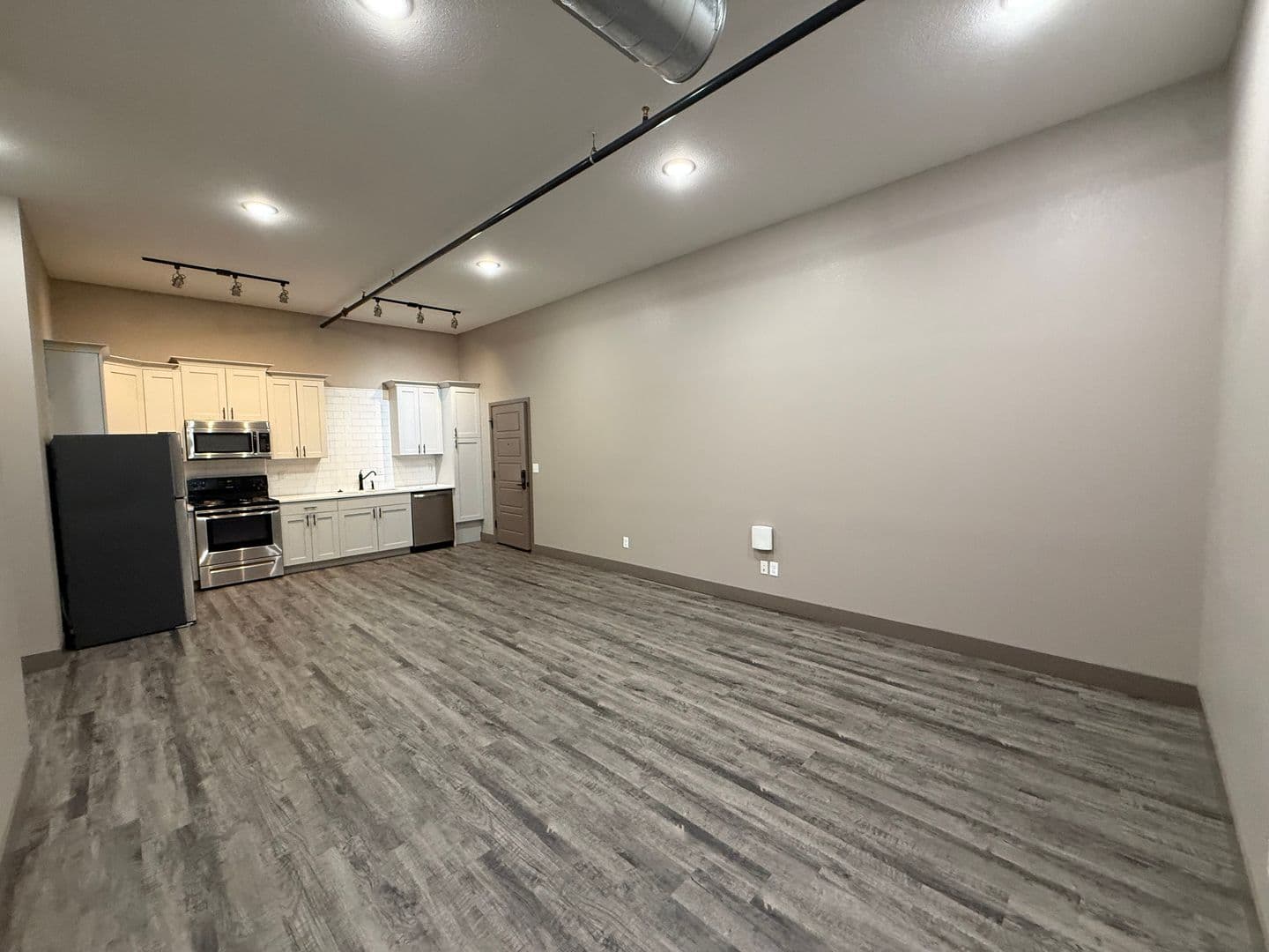 Washington Apartment: 700 W. 2nd Street