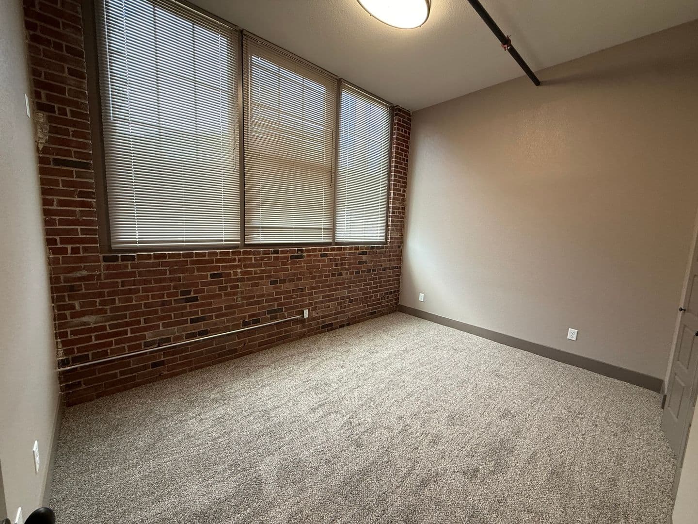 Washington Apartment: 700 W. 2nd Street