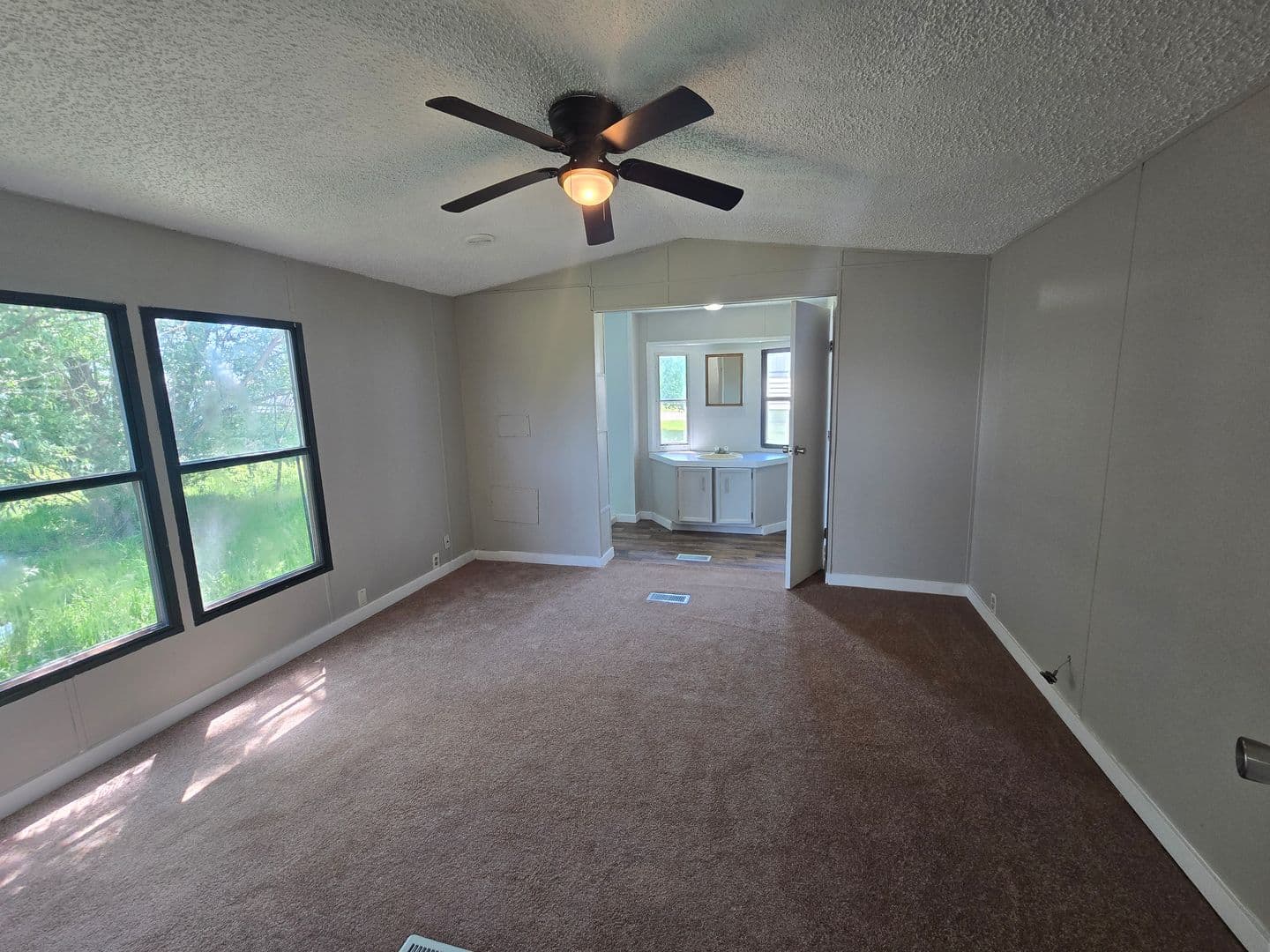 Warrenton Apartment: 1194 Juniper Drive