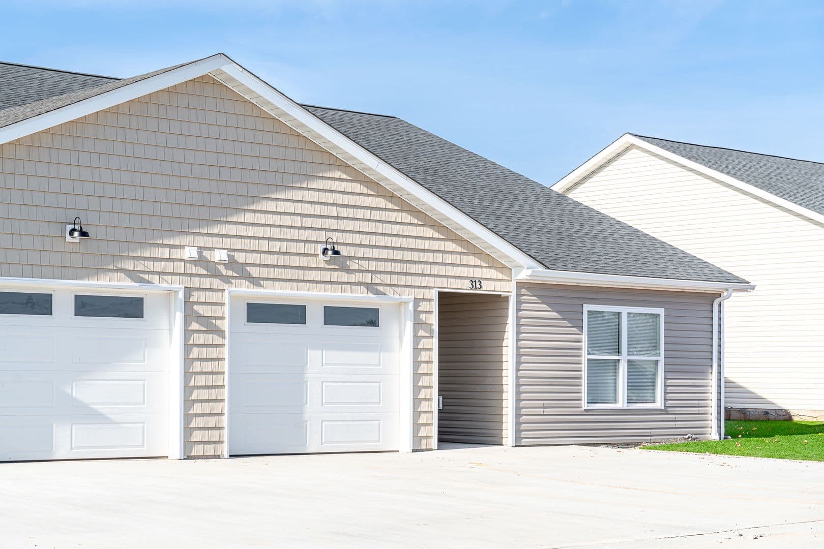 Farmington Apartment: 100 Roper Loop