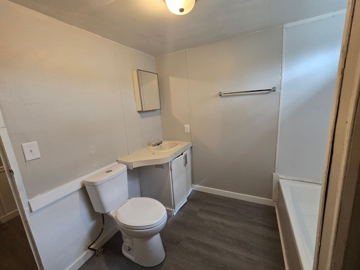 Warrenton Apartment: 1194 Juniper Drive