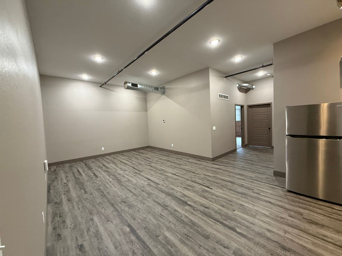 Washington Apartment: 700 W. 2nd Street