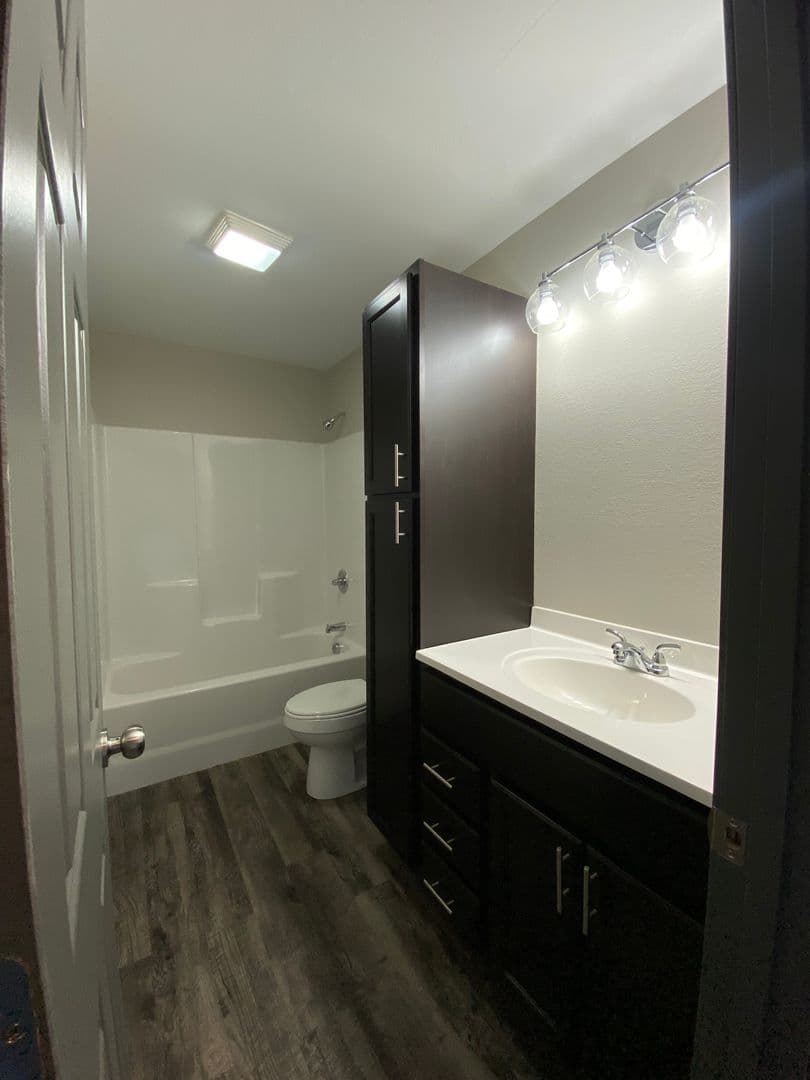 Montgomery City Apartment: 2 Longview Circle