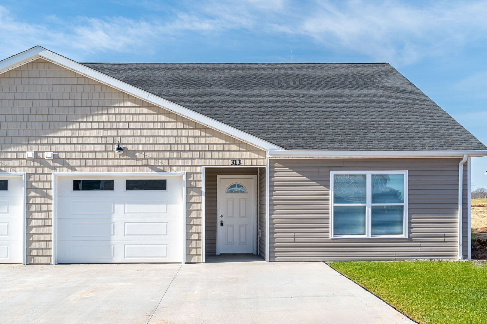 Farmington Apartment: 100 Roper Loop