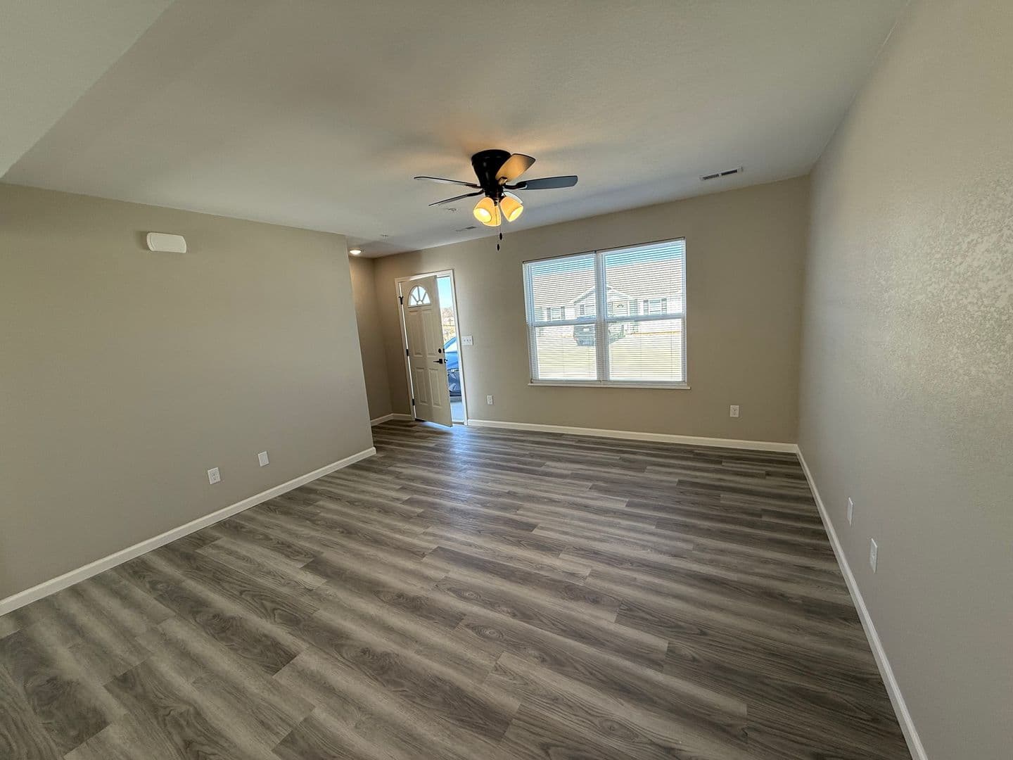 Washington Apartment: 2549 E. 5th Street