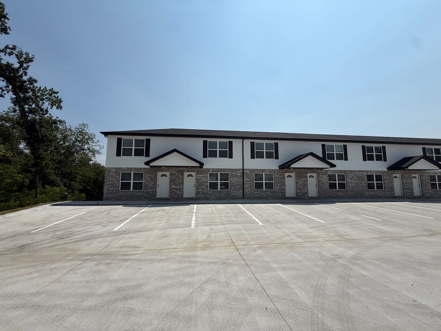 Washington Apartment: 2549 E. 5th Street