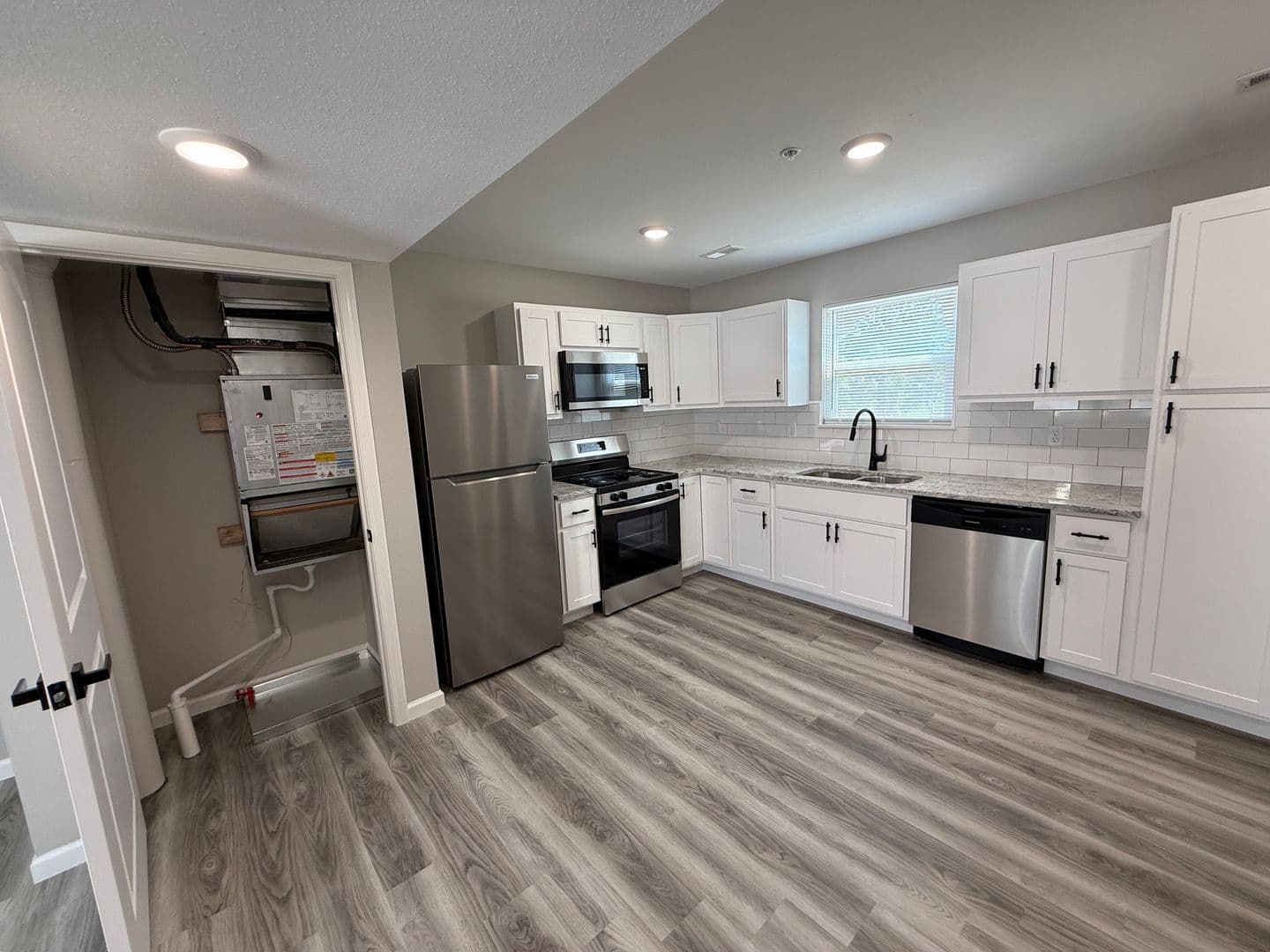 Washington Apartment: 2549 E. 5th Street