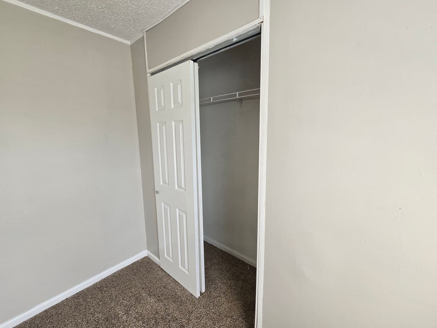 Warrenton Apartment: 1194 Juniper Drive