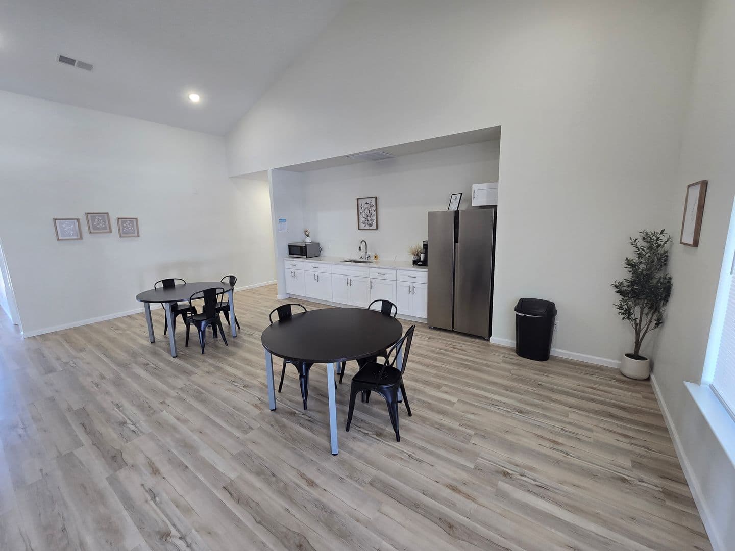 Farmington Apartment: 100 Roper Loop