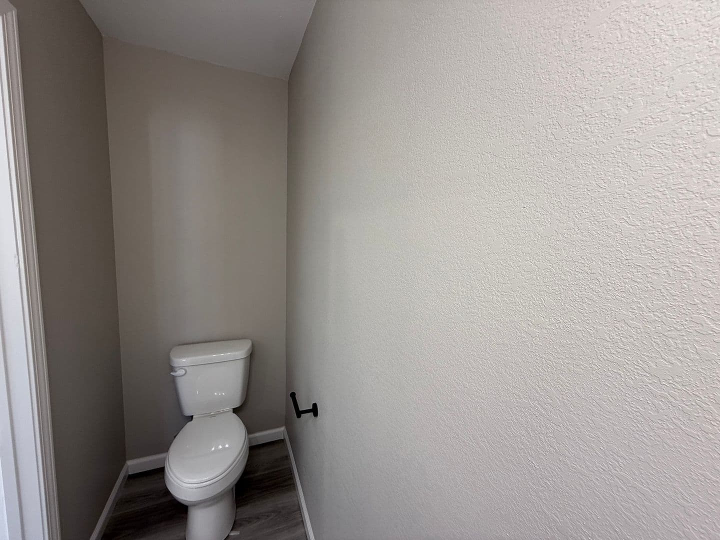 Washington Apartment: 2549 E. 5th Street