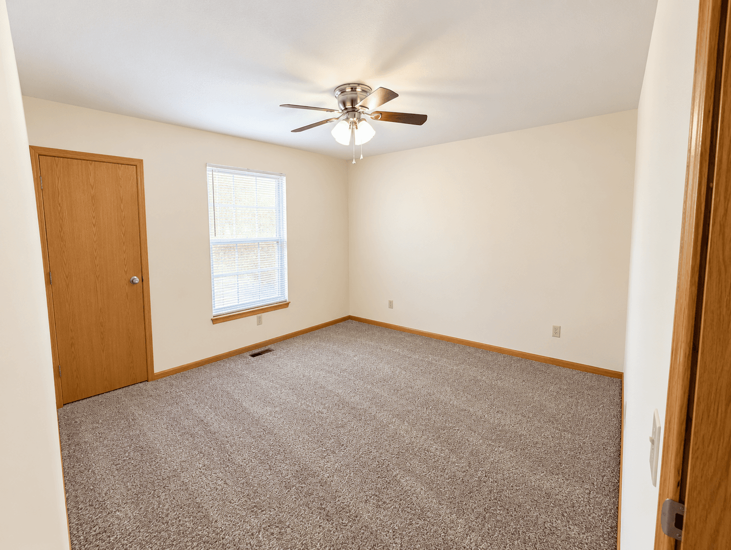 Union Apartment: 407B Prairie Hill Court