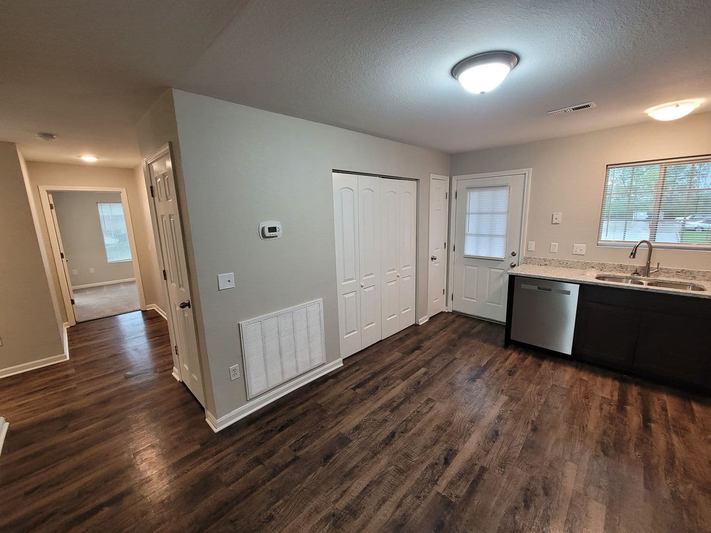 Warrenton Apartment: 1044 Hawthorne Village Drive