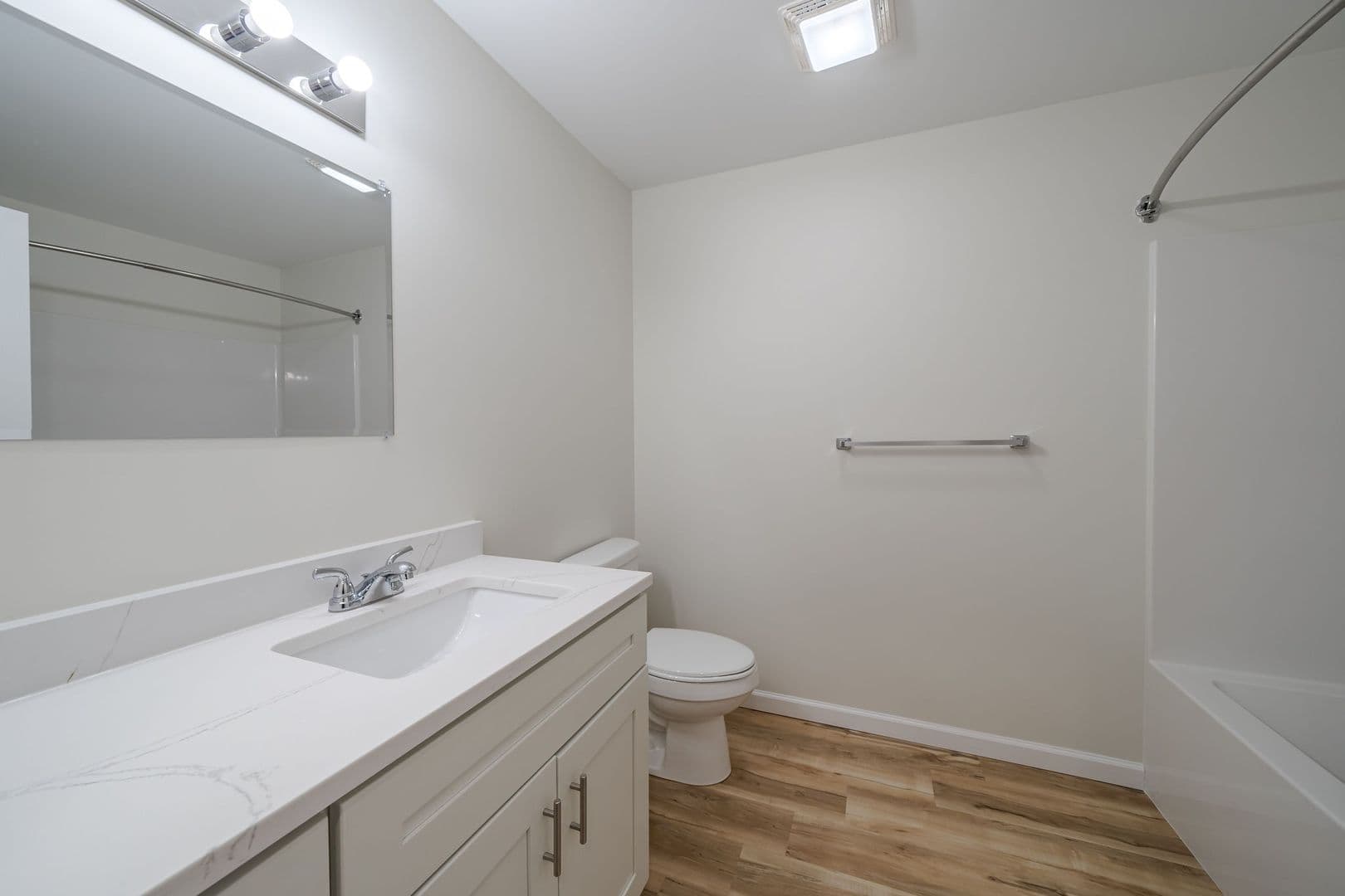 Farmington Apartment: 100 Roper Loop