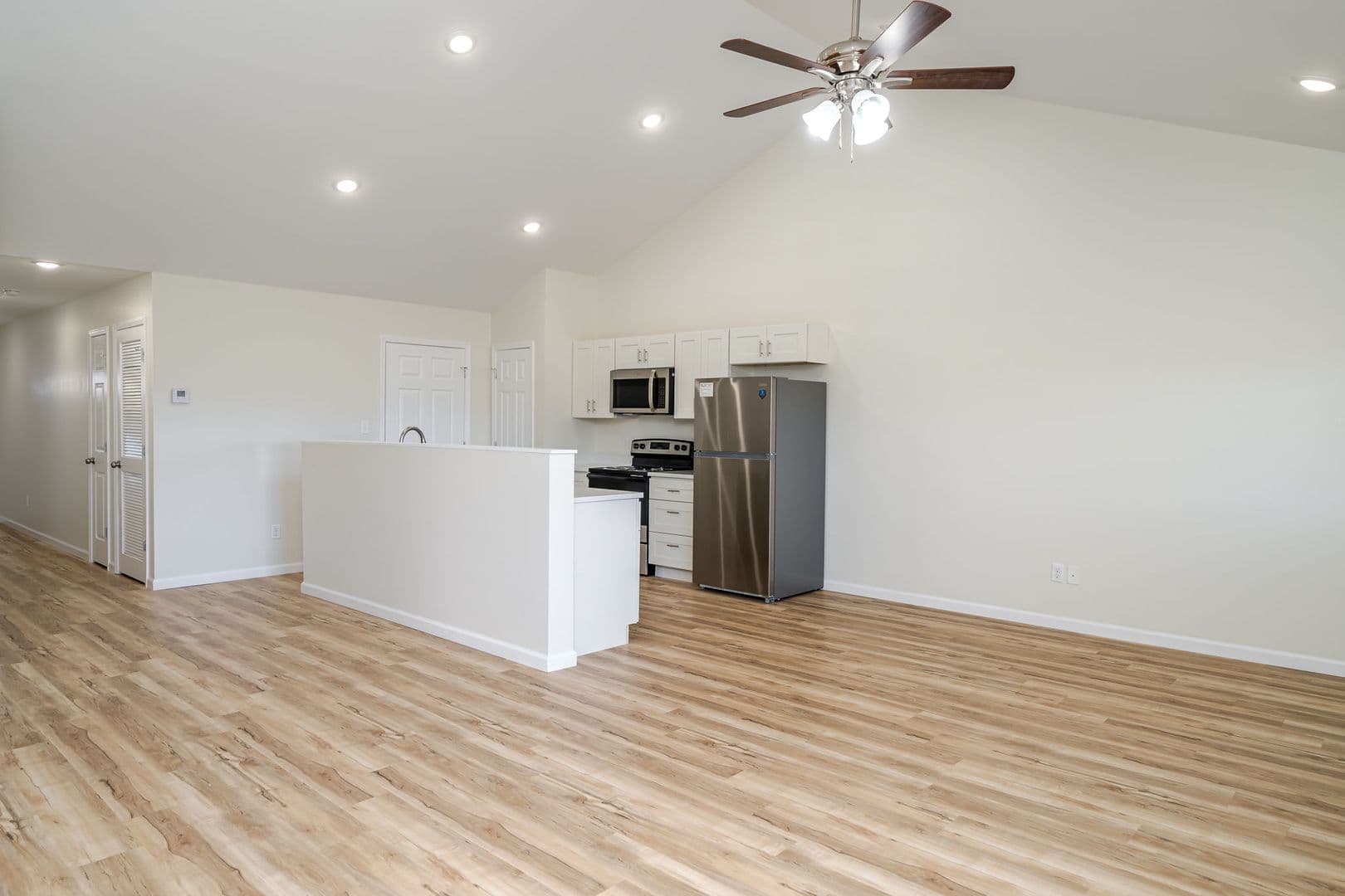 Farmington Apartment: 100 Roper Loop