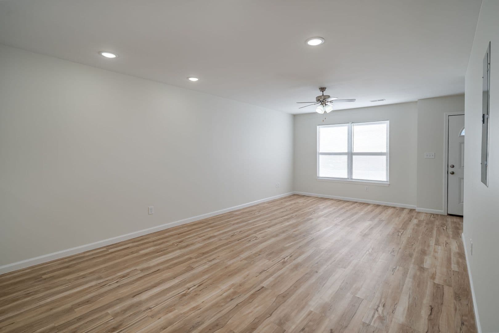 Farmington Apartment: 100 Roper Loop