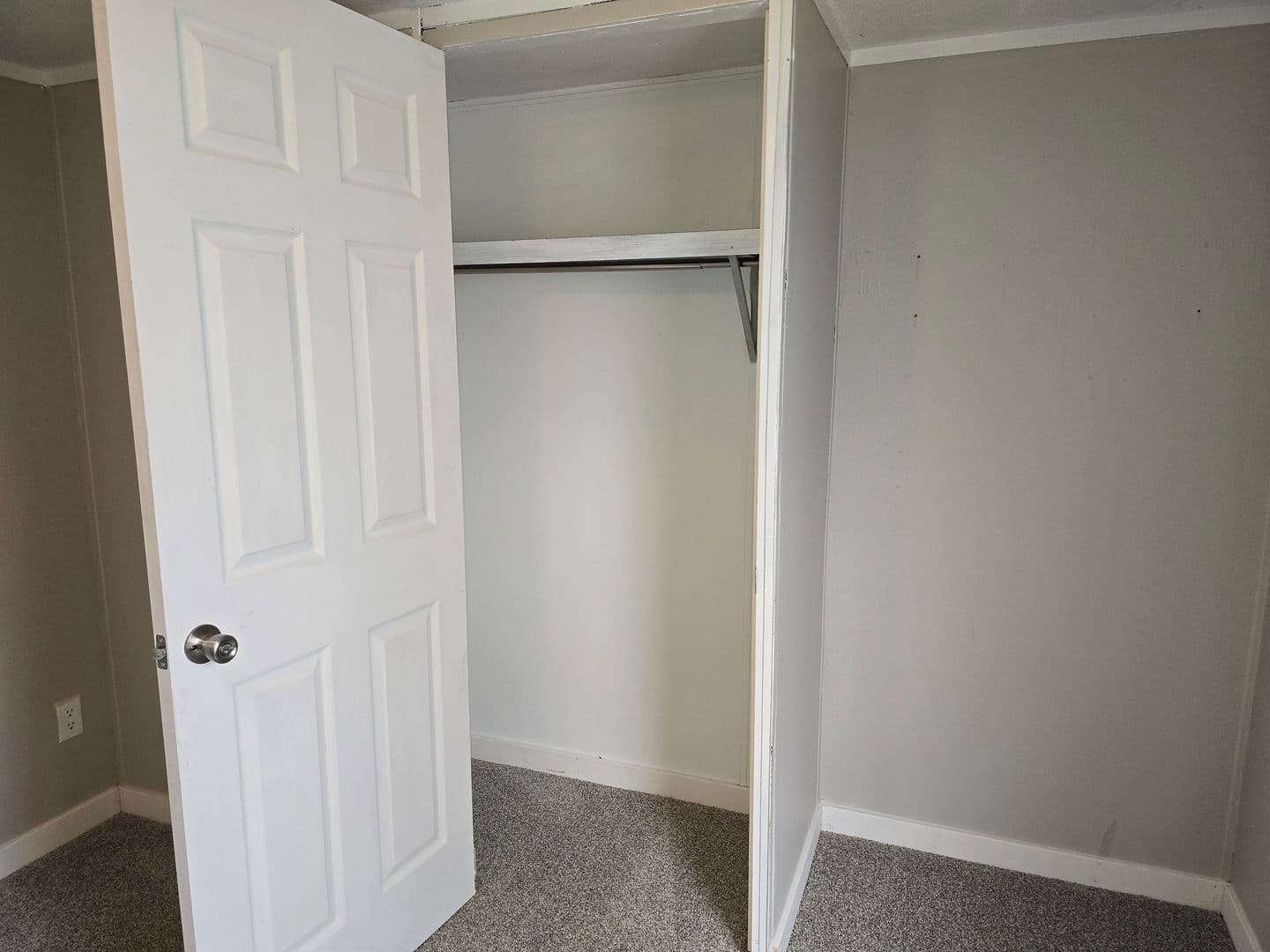 Warrenton Apartment: 1194 Juniper Drive