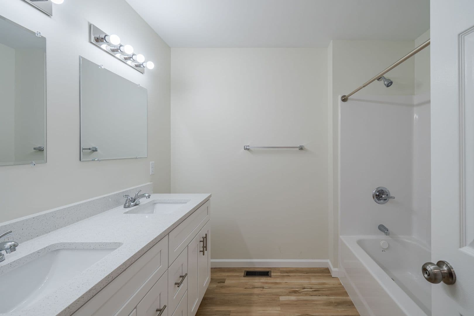 Farmington Apartment: 100 Roper Loop