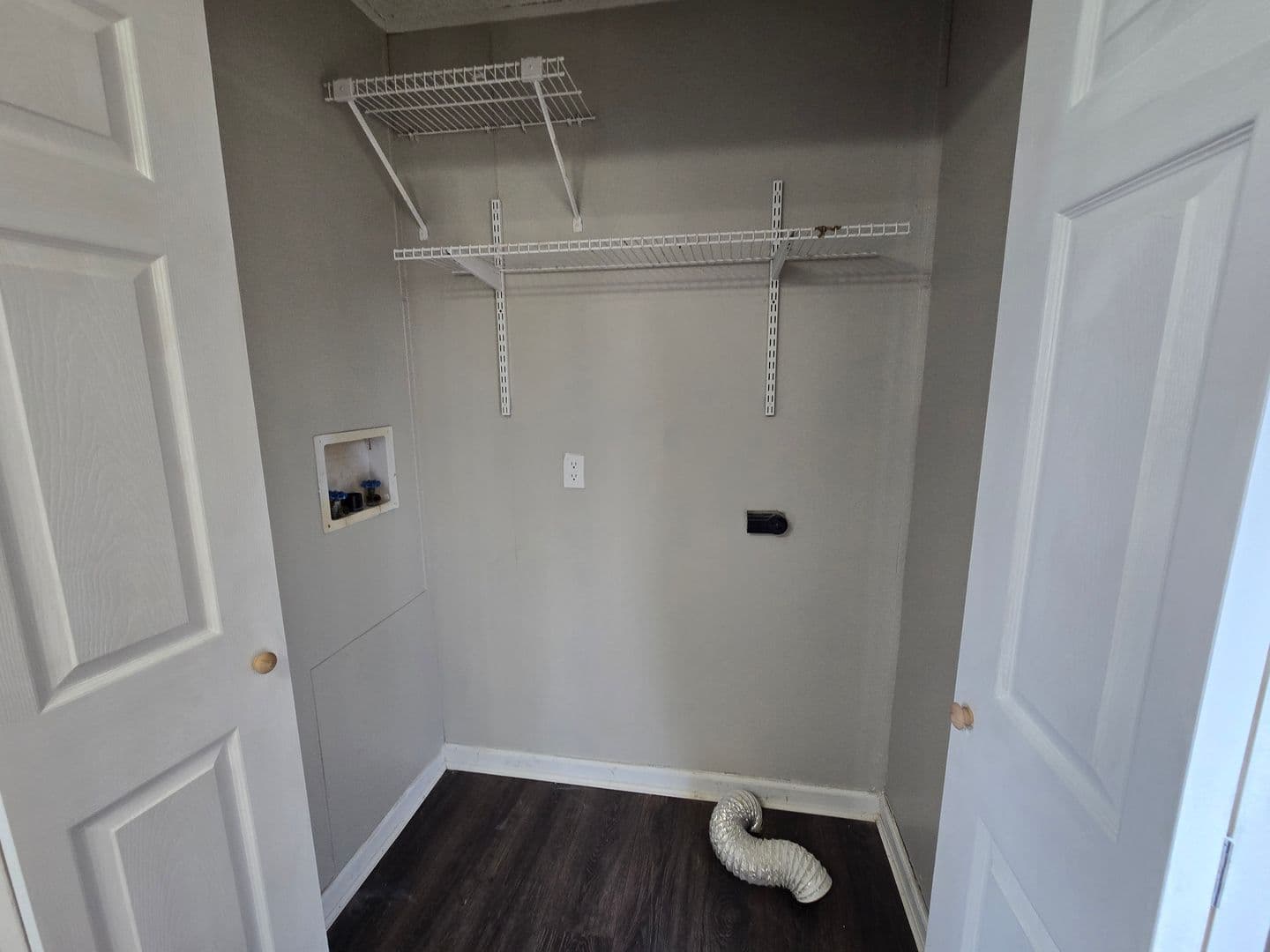 Warrenton Apartment: 1194 Juniper Drive