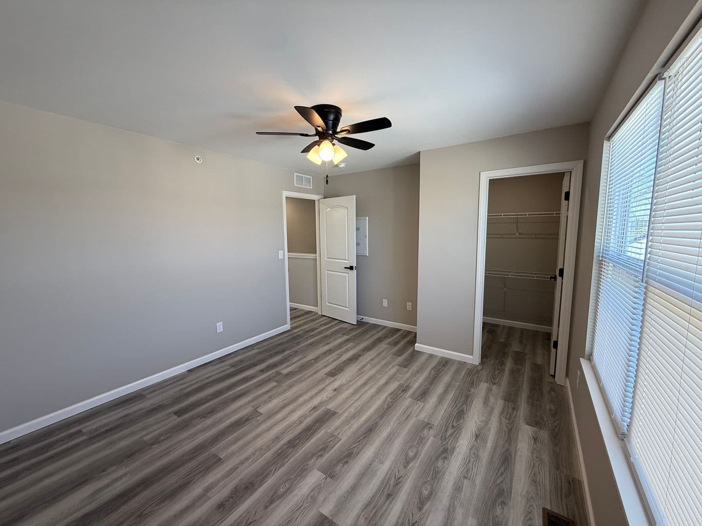 Washington Apartment: 2549 E. 5th Street