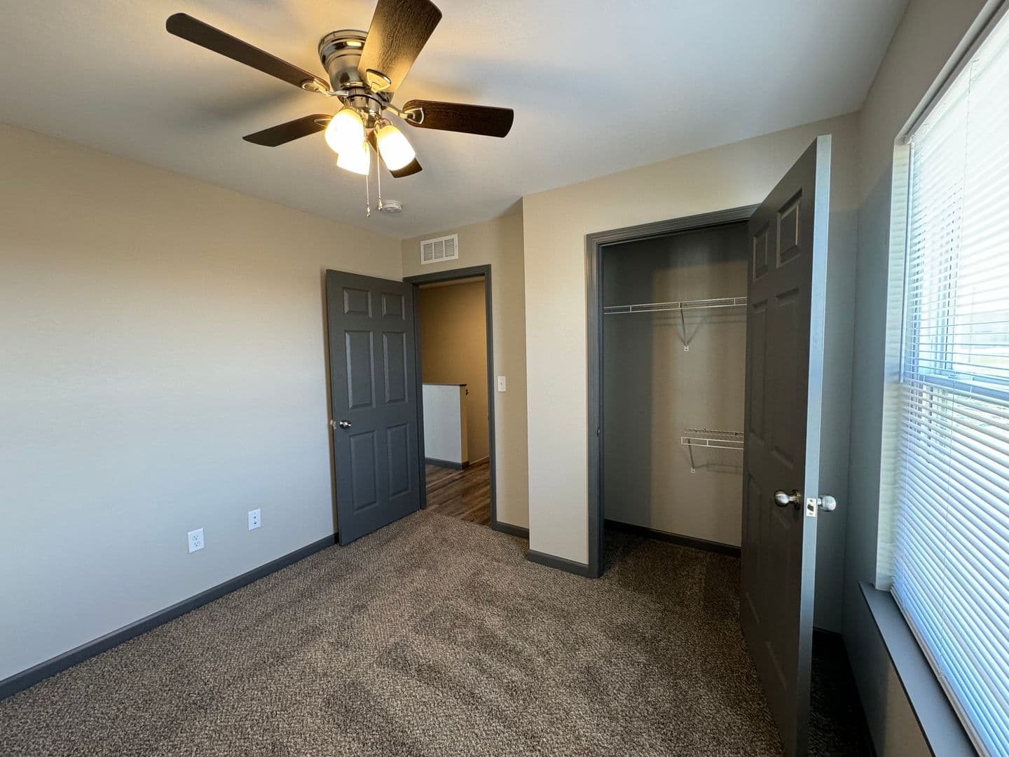Montgomery City Apartment: 2 Longview Circle