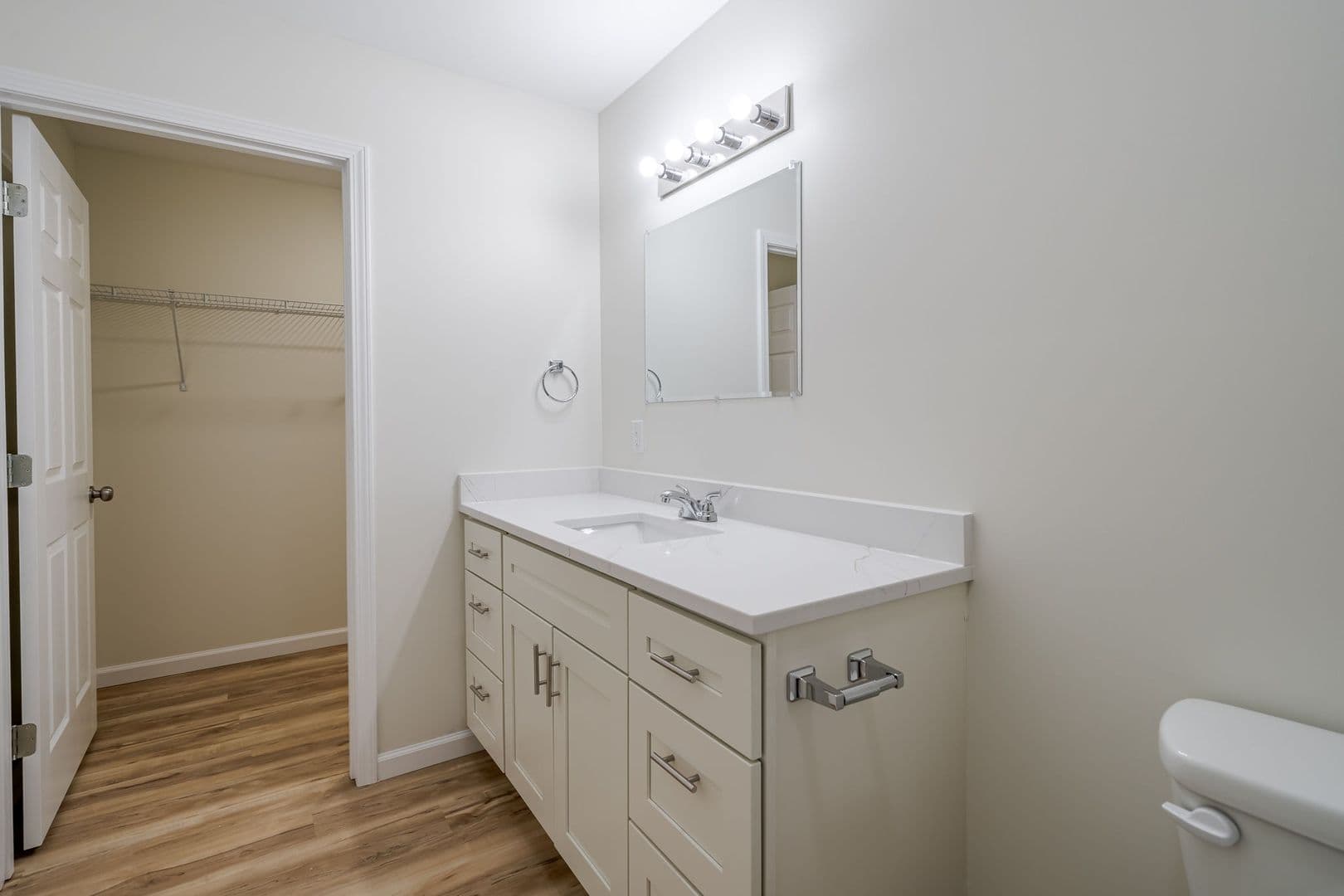Farmington Apartment: 100 Roper Loop