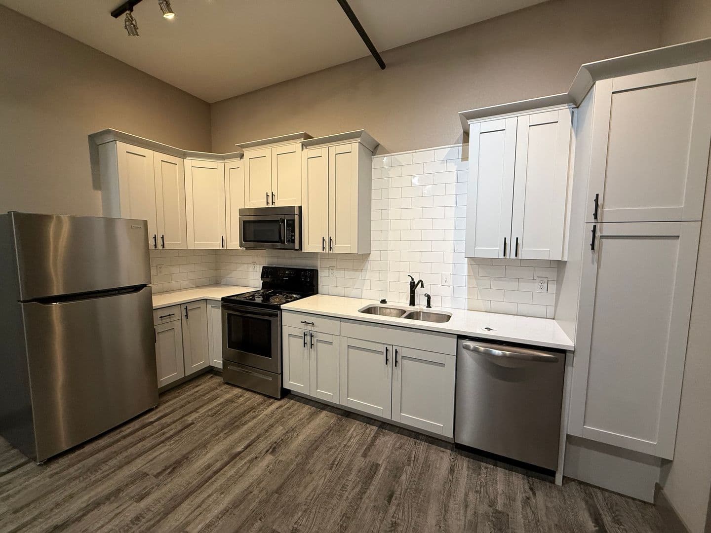 Washington Apartment: 700 W. 2nd Street