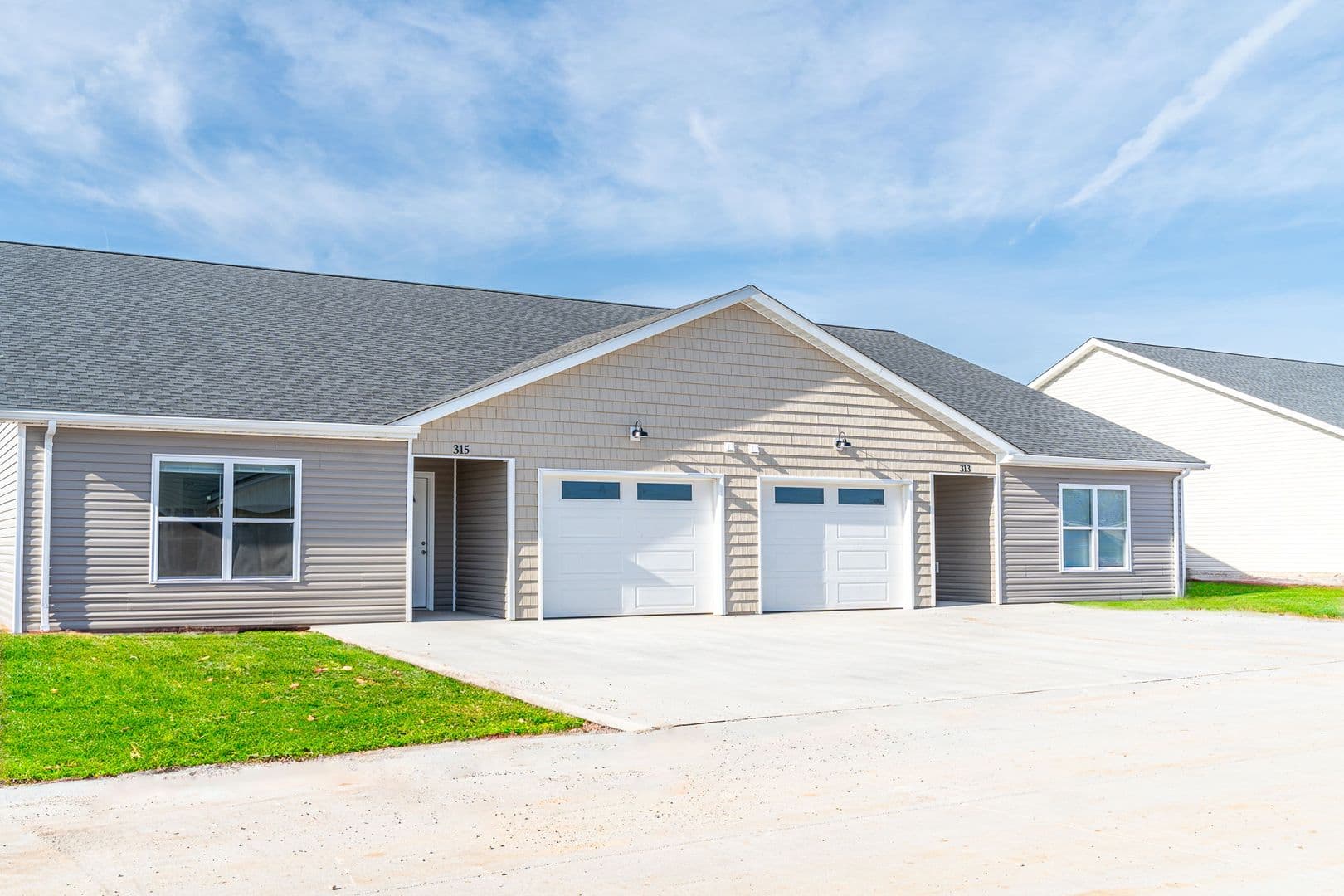 Farmington Apartment: 100 Roper Loop