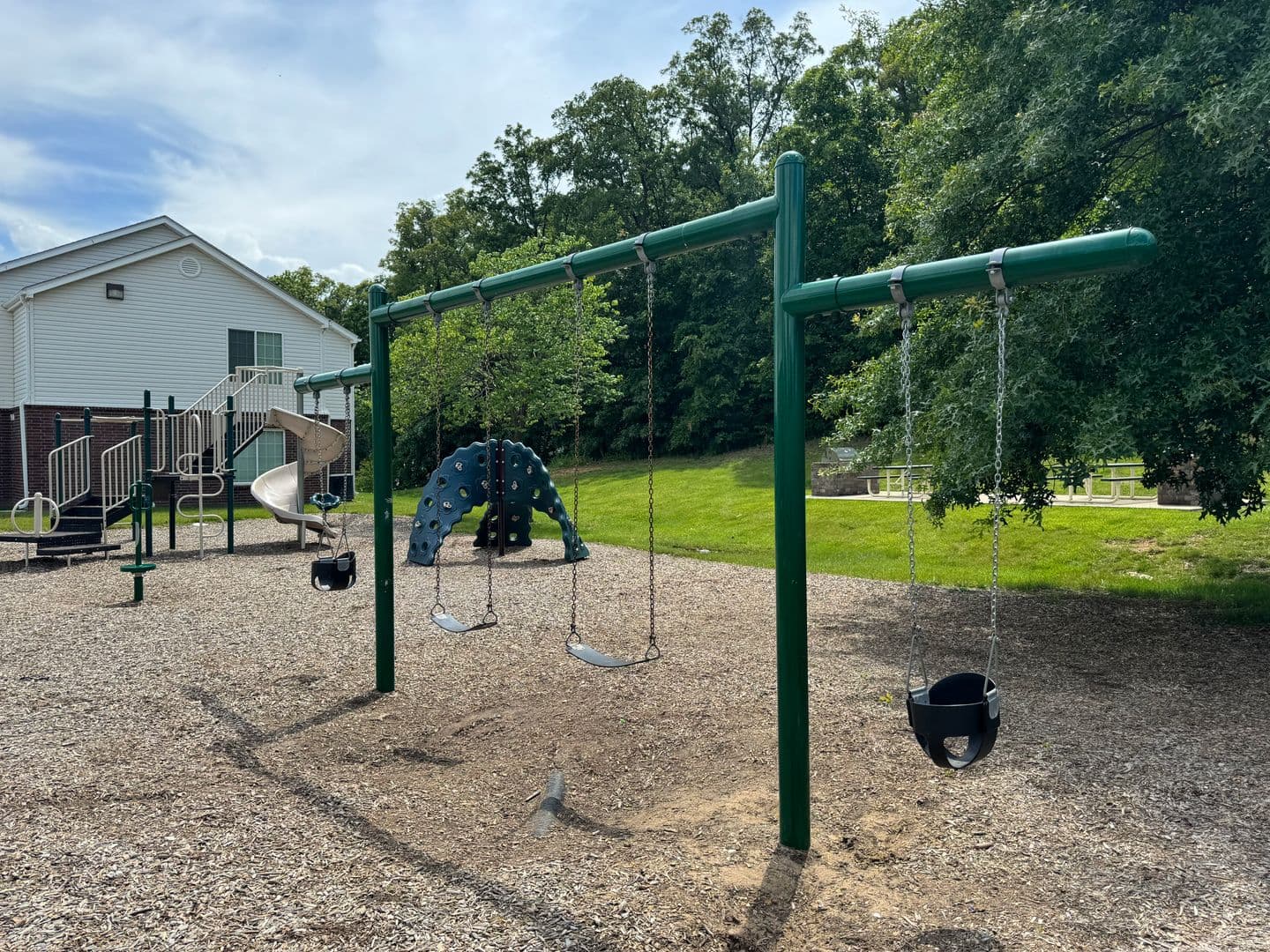 Warrenton Apartment: 1044 Hawthorne Village Drive