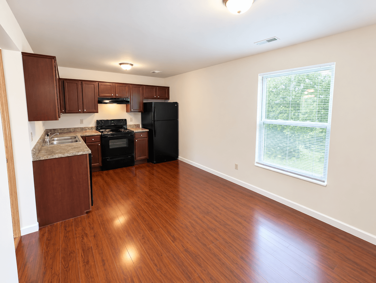 Union Apartment: 407B Prairie Hill Court