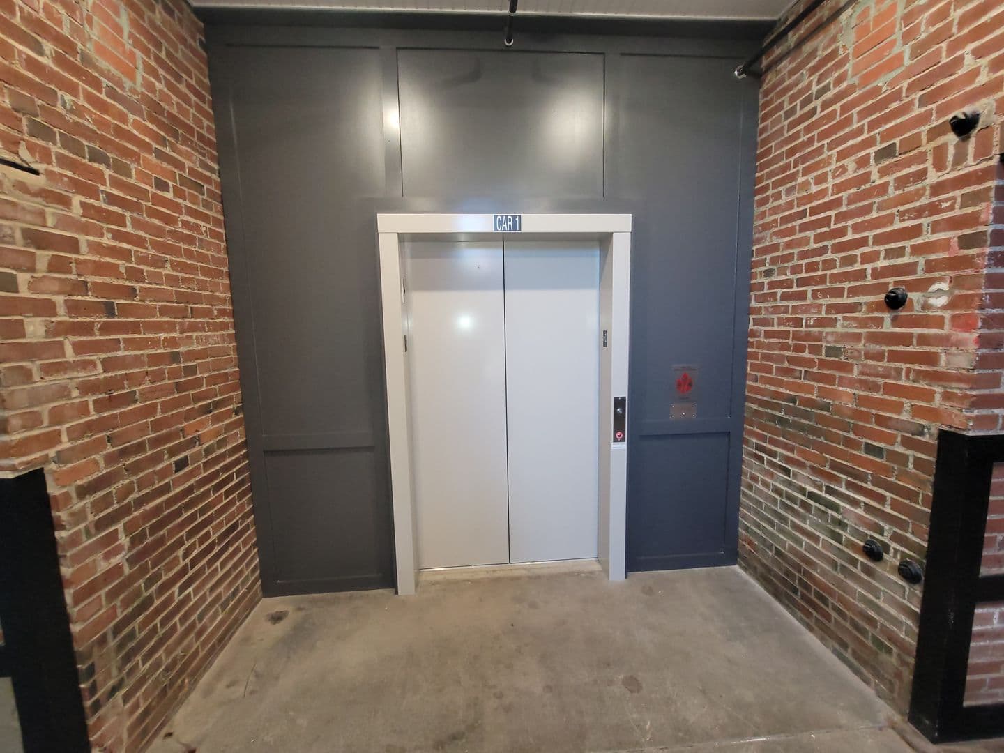 Washington Apartment: 700 W. 2nd Street