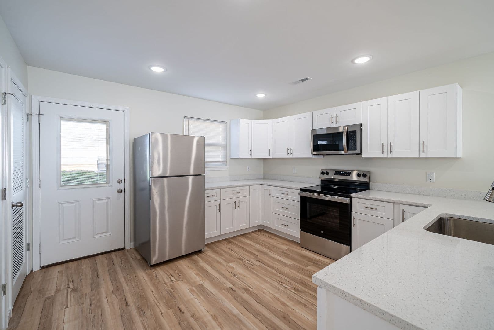 Farmington Apartment: 100 Roper Loop