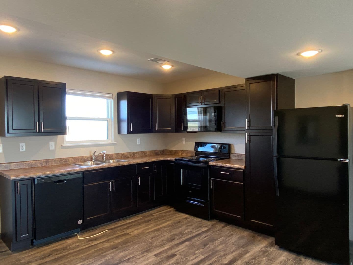 Montgomery City Apartment: 2 Longview Circle