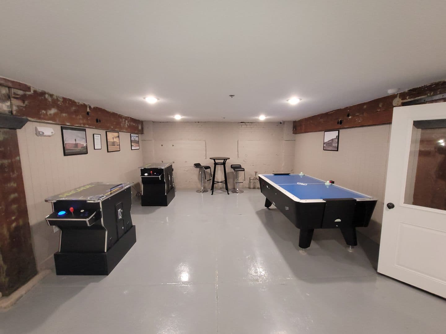 Washington Apartment: 700 W. 2nd Street