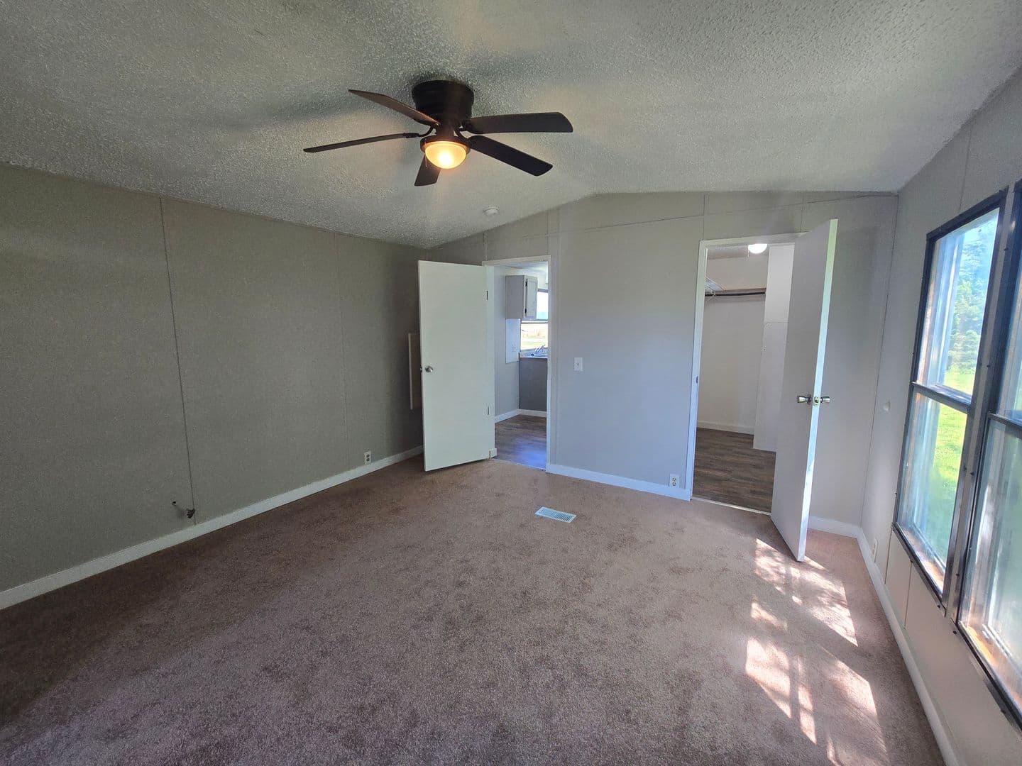Warrenton Apartment: 1194 Juniper Drive