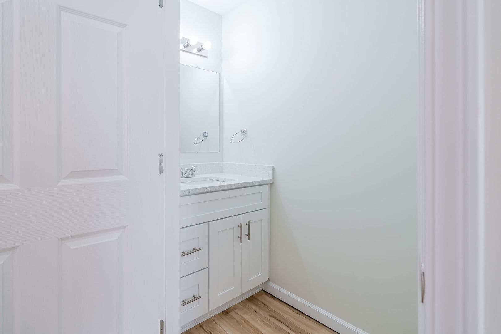 Farmington Apartment: 100 Roper Loop