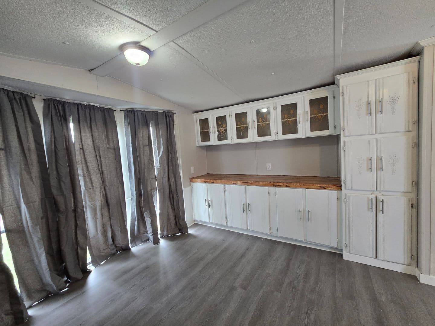 Warrenton Apartment: 1194 Juniper Drive