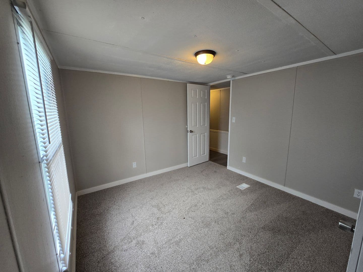 Warrenton Apartment: 1194 Juniper Drive