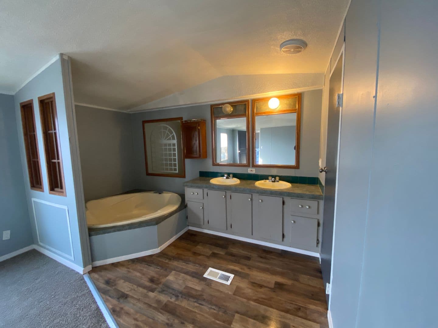 Warrenton Apartment: 1194 Juniper Drive