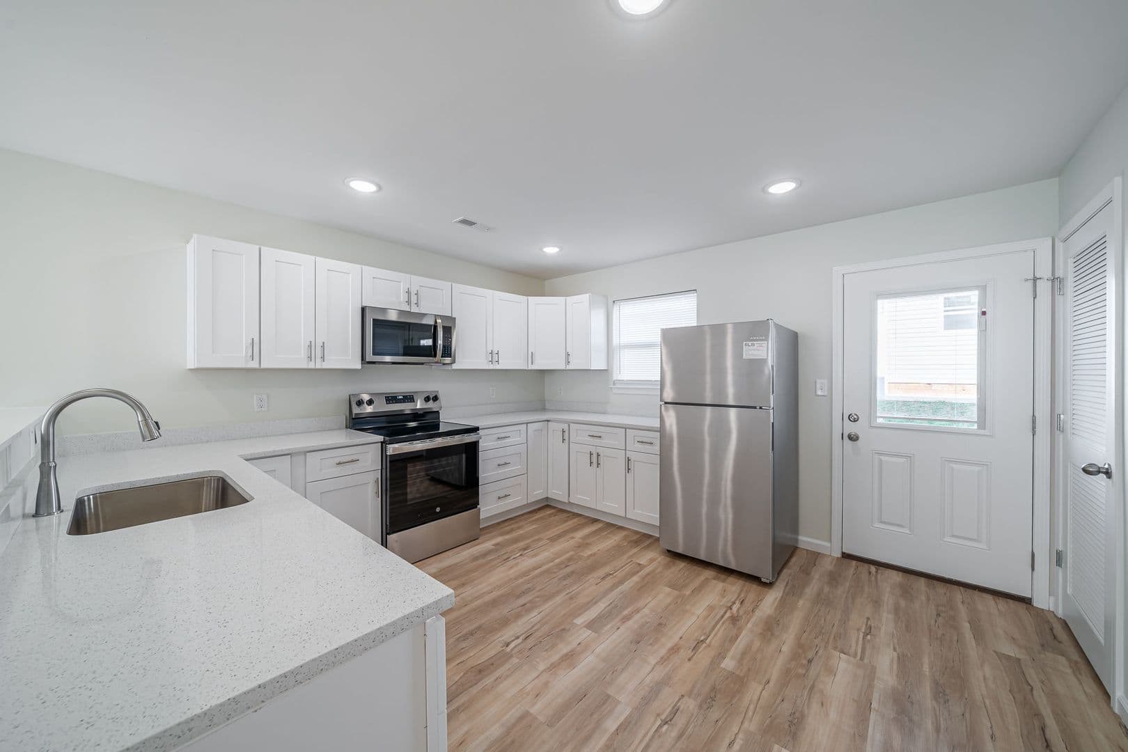 Farmington Apartment: 100 Roper Loop